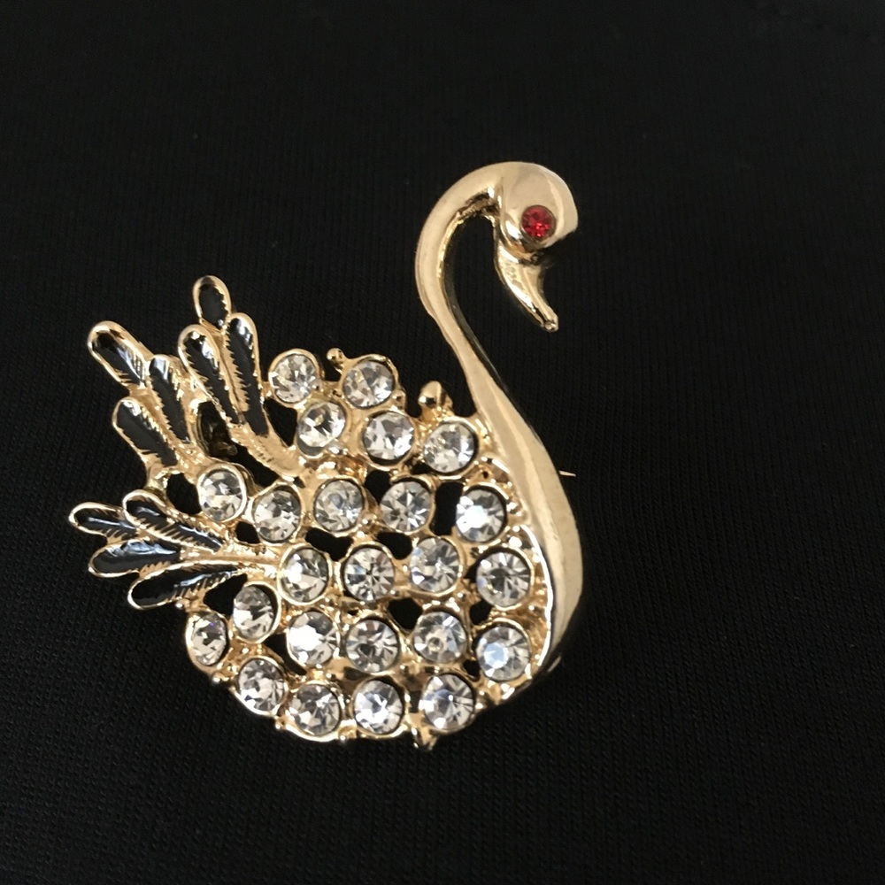 Brooch gold swan vintage brooch Rhynestones bird